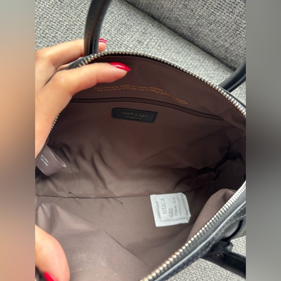 BNWT Matt & Nat Vegan Leather Satchel ! - Picture 7 of 11